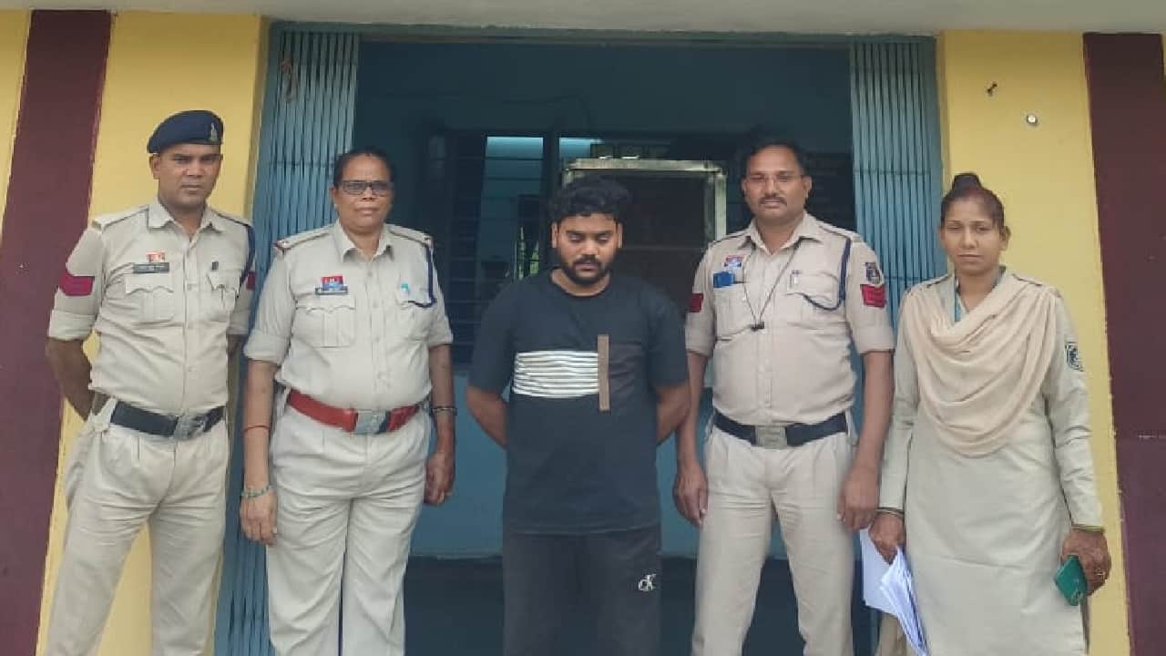 पुलिस की गिरफ्त में आरोपी