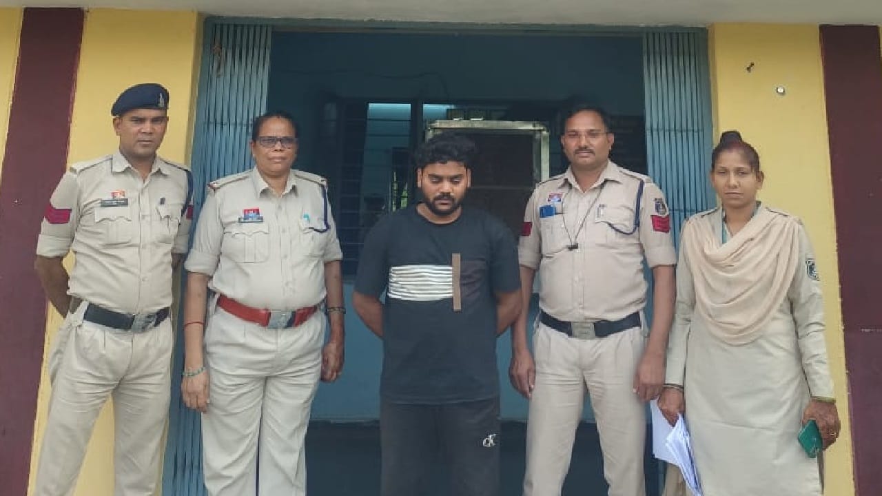पुलिस की गिरफ्त में आरोपी