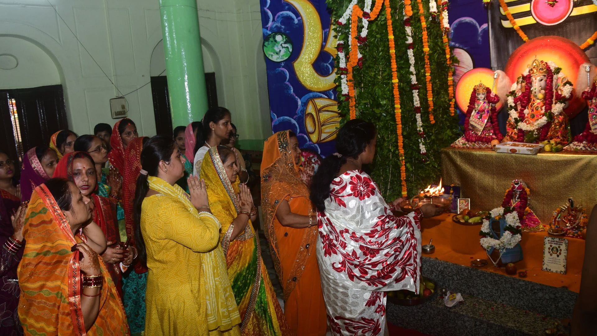 Ganesh Chaturthi Bappa is present in varanasi oldest festival of 228 years See faith in pictures