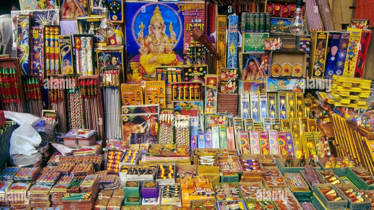 Jhansi: Firecrackers made from Chinese gunpowder pose a threat, police operation slows down