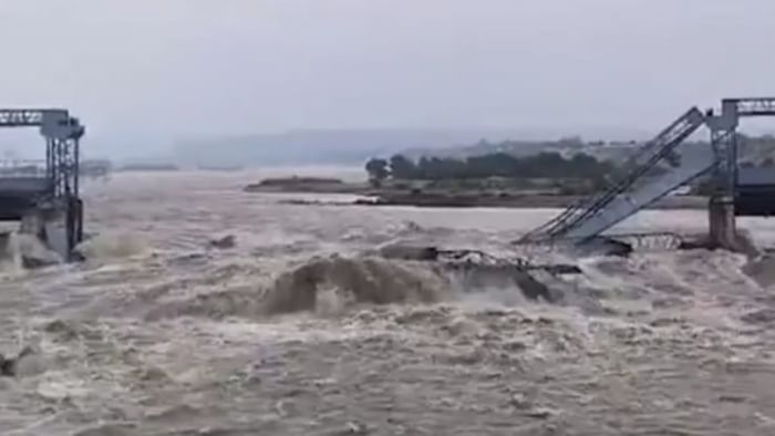 Flood in Punjab Ujj Ravi Beas Sutlej overflowing submerged villages CM bhagwant mann