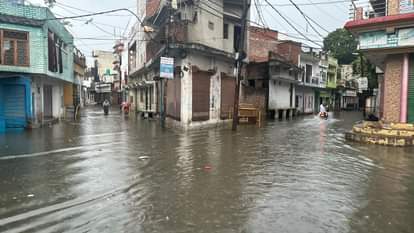 पीलीभीत में सड़कों पर जलभराव