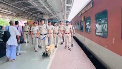 स्टेशन पर चेकिंग अभियान