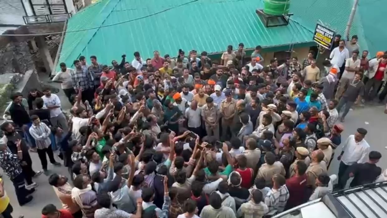 Chamba On the arrival of Revenue Minister machinery was installed to open road angry devotees raised slogans