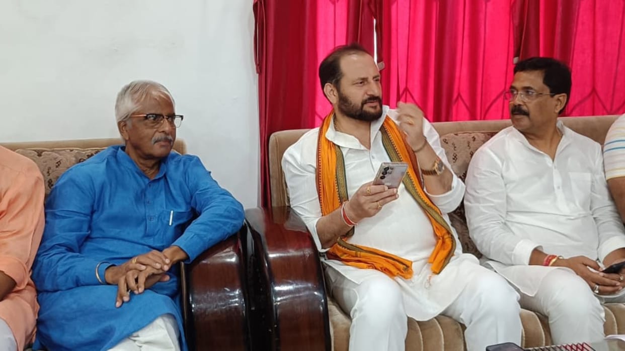 Bihar : BJP party targeted congress party called RJD party lalu yadav tejaswi yadav ballot box looter