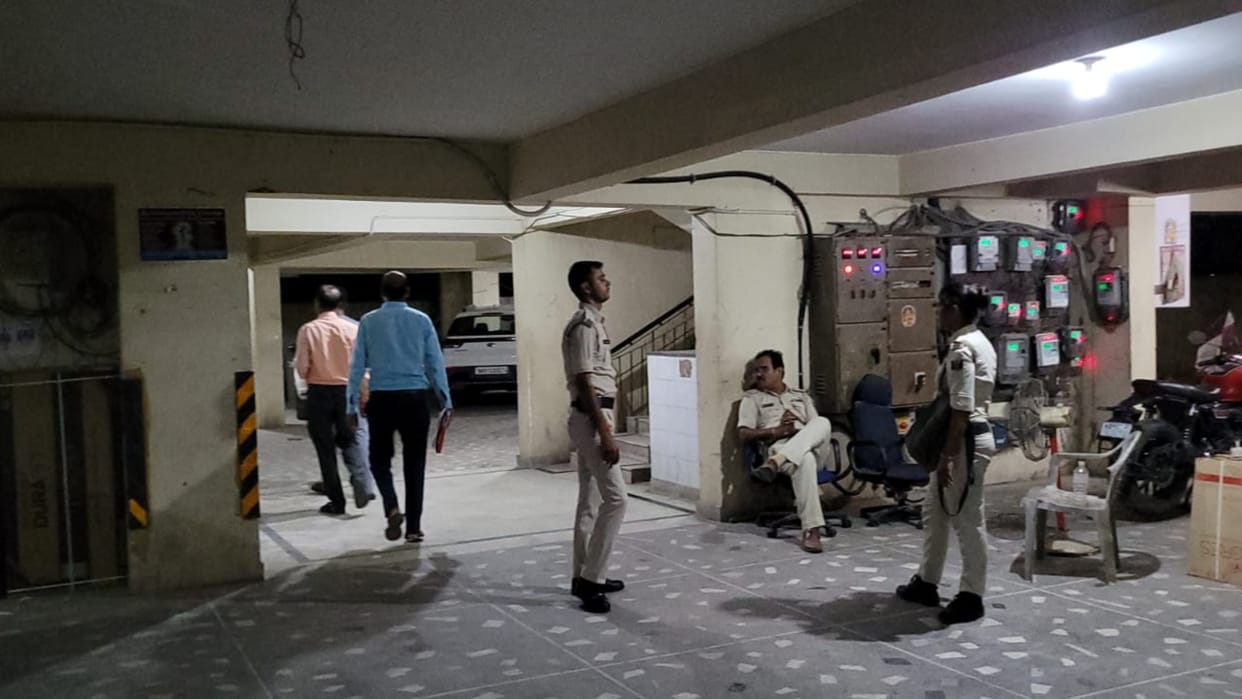Bihar News : Surveillance team raided premises of Assistant Engineer Patna bihar police