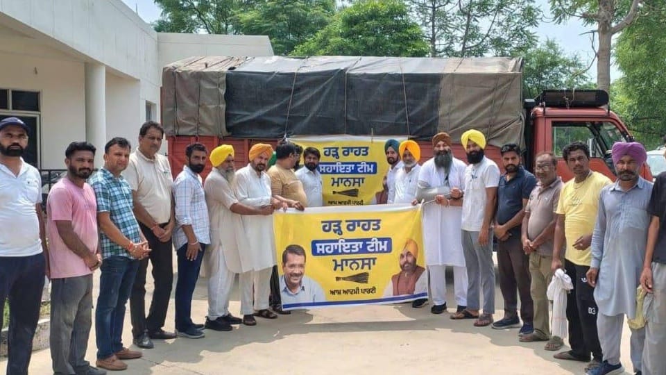 AAP ministers MLA and workers are unitedly active in relief work in Punjab flood situation