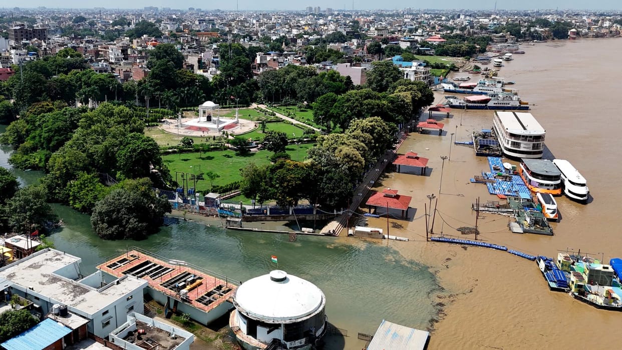 Flood in Varanasi Ganga moving towards danger mark Thousands of people affected floods
