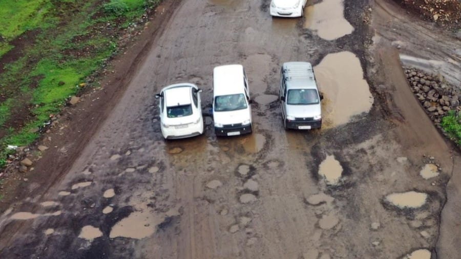 indore news traffic chaos on Khandwa road as tourist rush creates 20 hour long jam