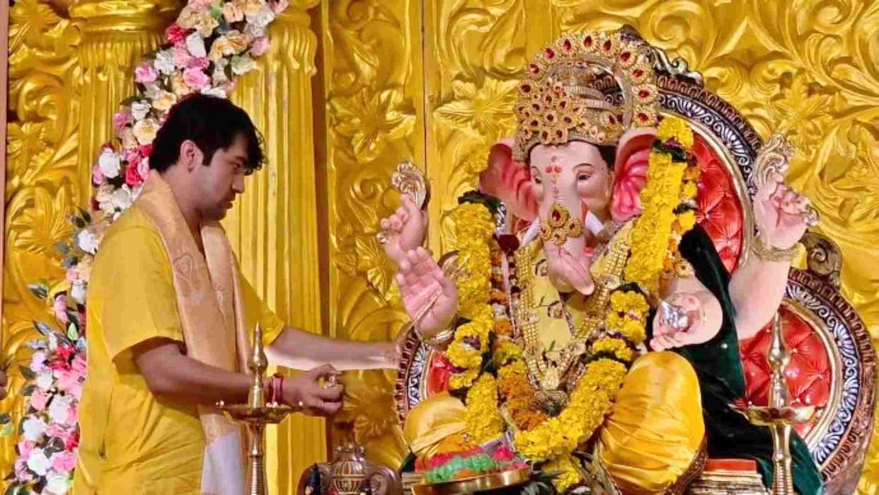 Ganesh Utsav 2025 Bageshwar Dham Sarkar Ganesh Mahotsav Mumbai Aarti Perform Celebration Photos