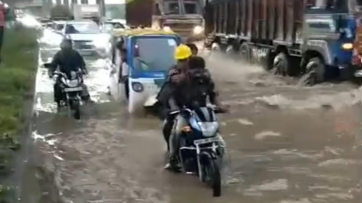 indore news : metro debris causes waterlogging at super corridor after heavy rain