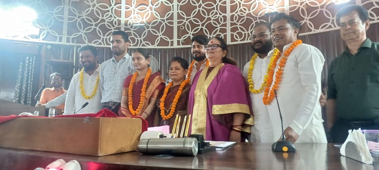 Kanpur Six members of the Municipal Corporation Executive Committee were elected unopposed