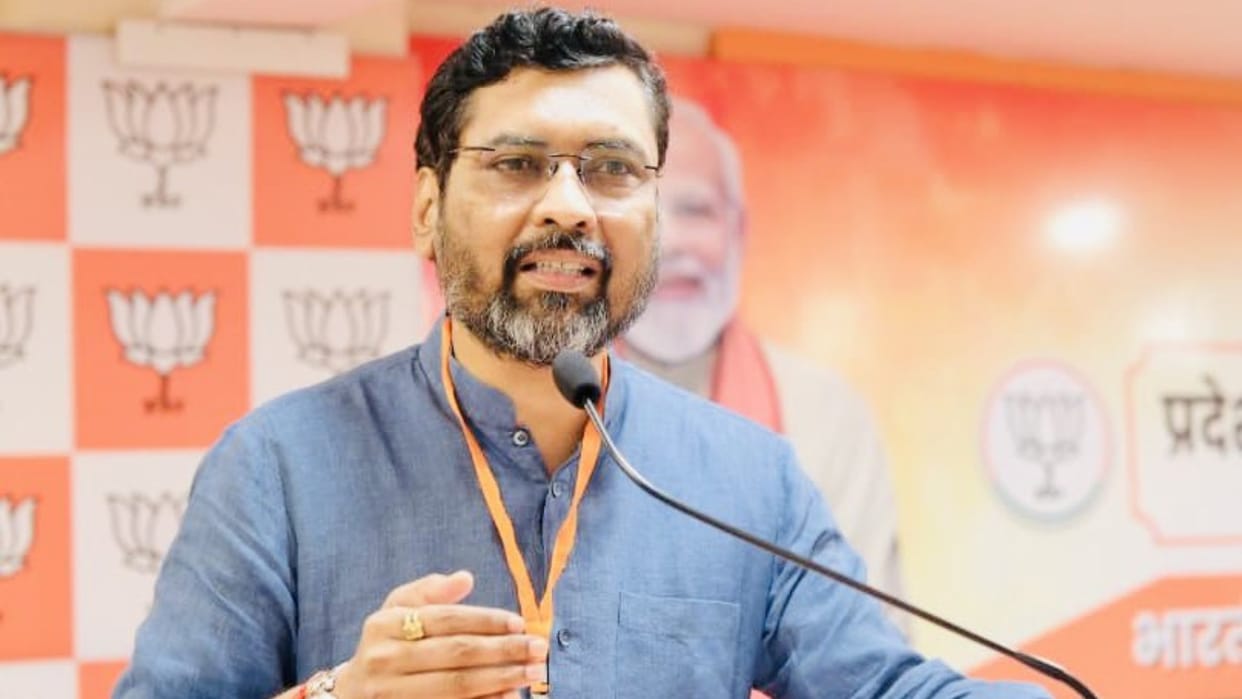Cancel Dussehra rally, redirect funds for flood victims: BJP to Uddhav