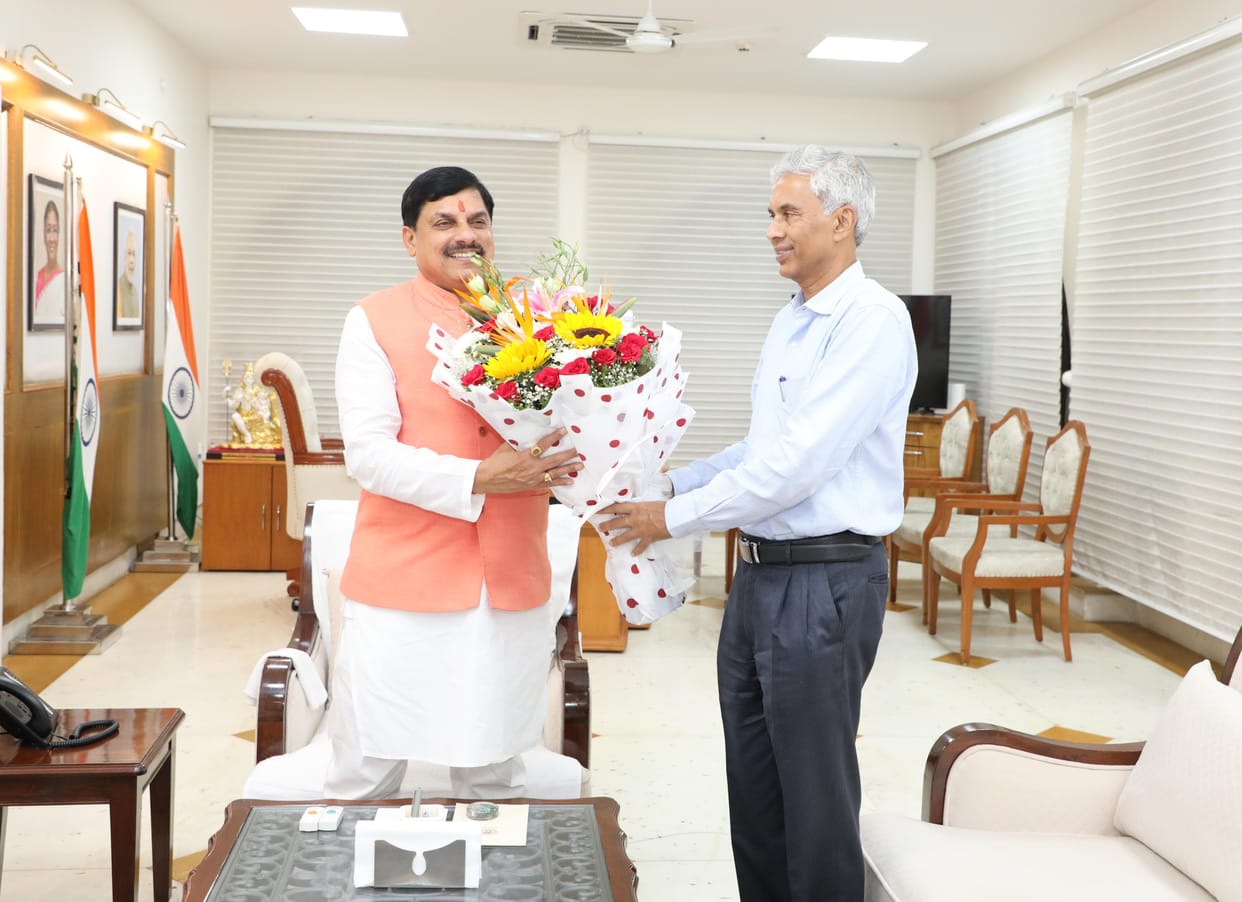 MP News: Service extension order of Chief Secretary Anurag Jain issued, made a courtesy visit to CM Mohan Yada