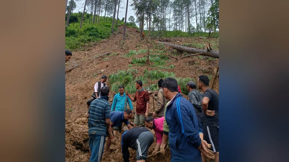 Chamoli Extreme Rainfall two storey house collapsed due to landslide in Mopata village couple buried and died