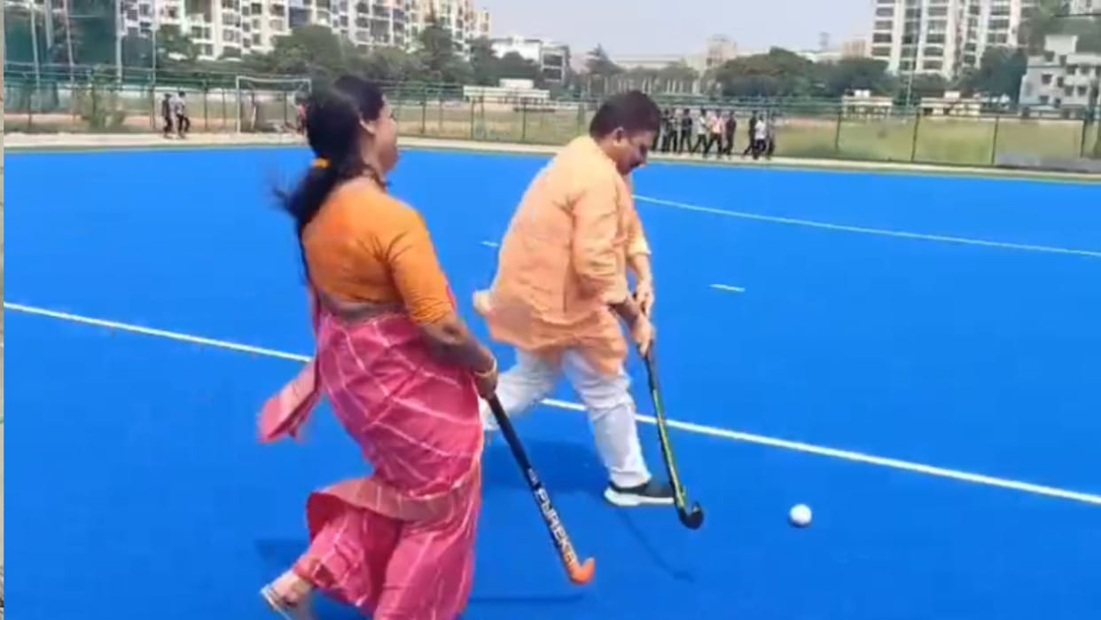 Minister Ravindra Jaiswal and District Panchayat President Poonam Maurya played hockey in varanasi
