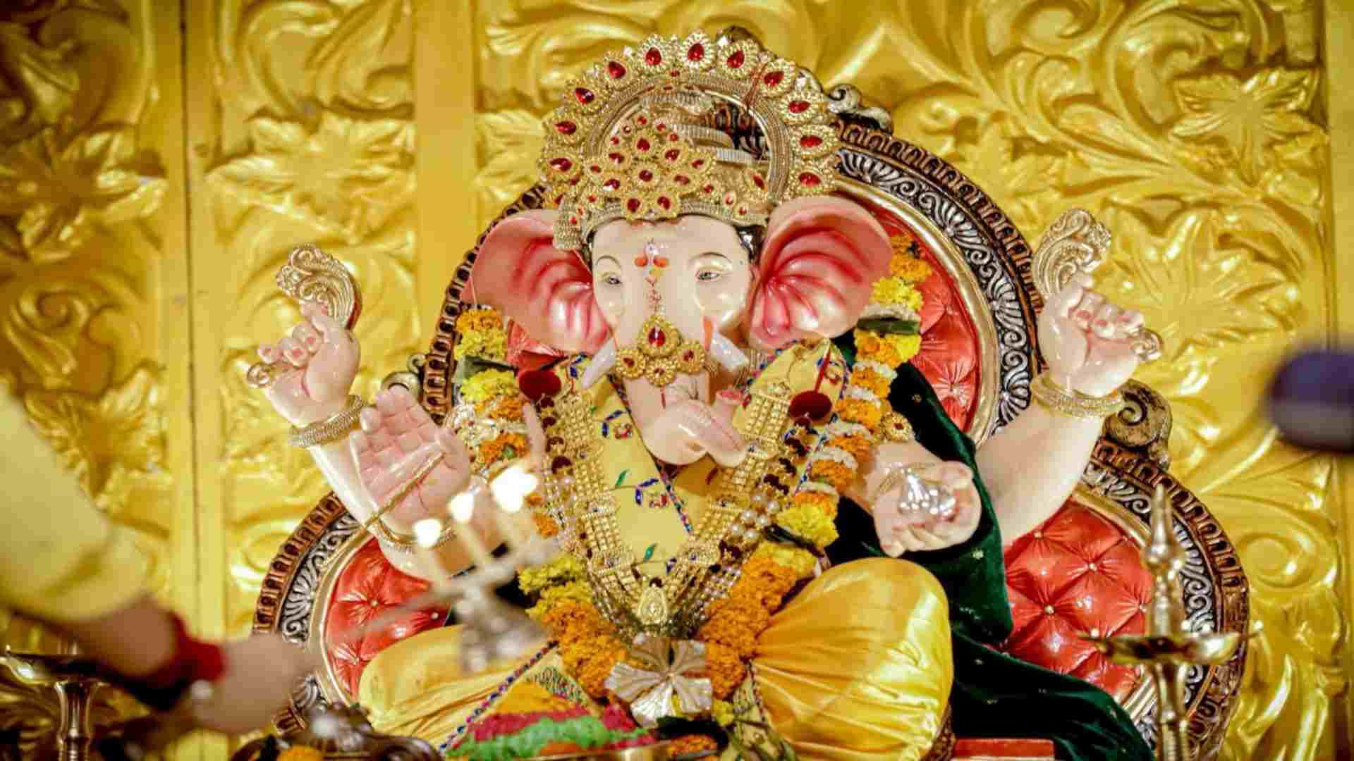 Ganesh Utsav 2025 Bageshwar Dham Sarkar Ganesh Mahotsav Mumbai Aarti Perform Celebration Photos