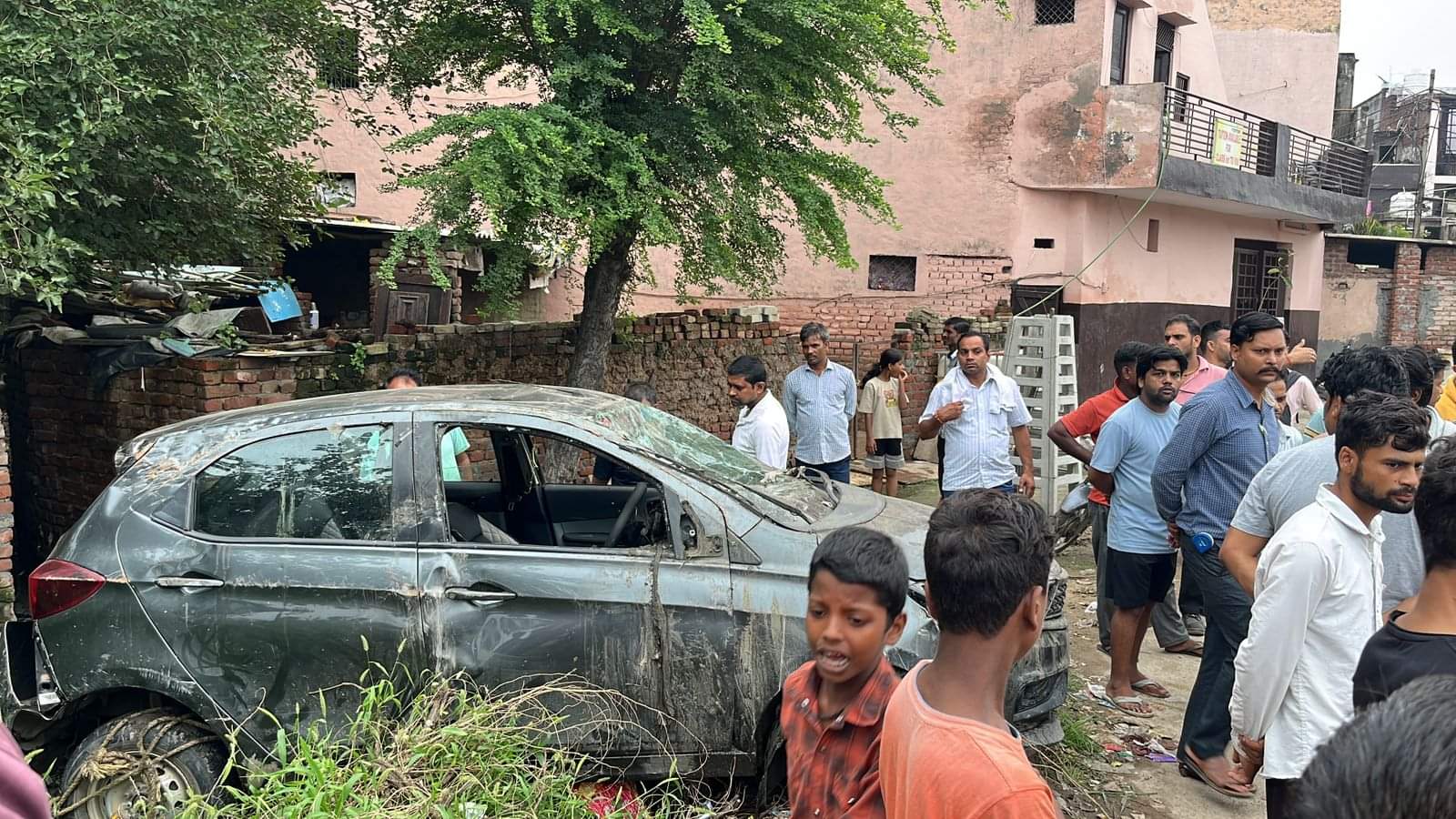 Three friends died after car fell into drain in Faridabad