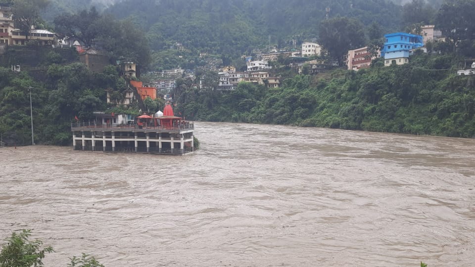 Uttarakhand Heavy Rainfall destroyed Houses in Rudraprayag chamoli Srinagar eight people missing three dead