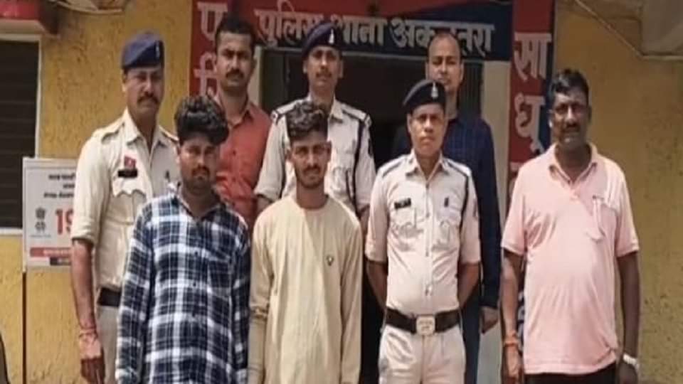 पुलिस की गिरफ्त में आरोपी