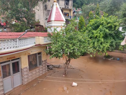 Jammu Landslide: Rain has wreaked havoc in Jammu. Houses are filled with water, mud and debris.