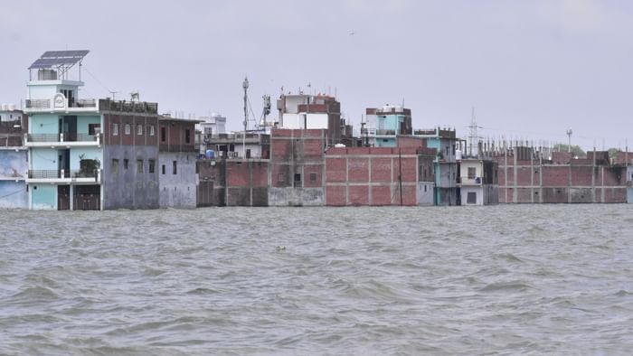Prayagraj Flood Update Water level of Ganga and Yamuna started decreasing, speed of rivers reduced as soon