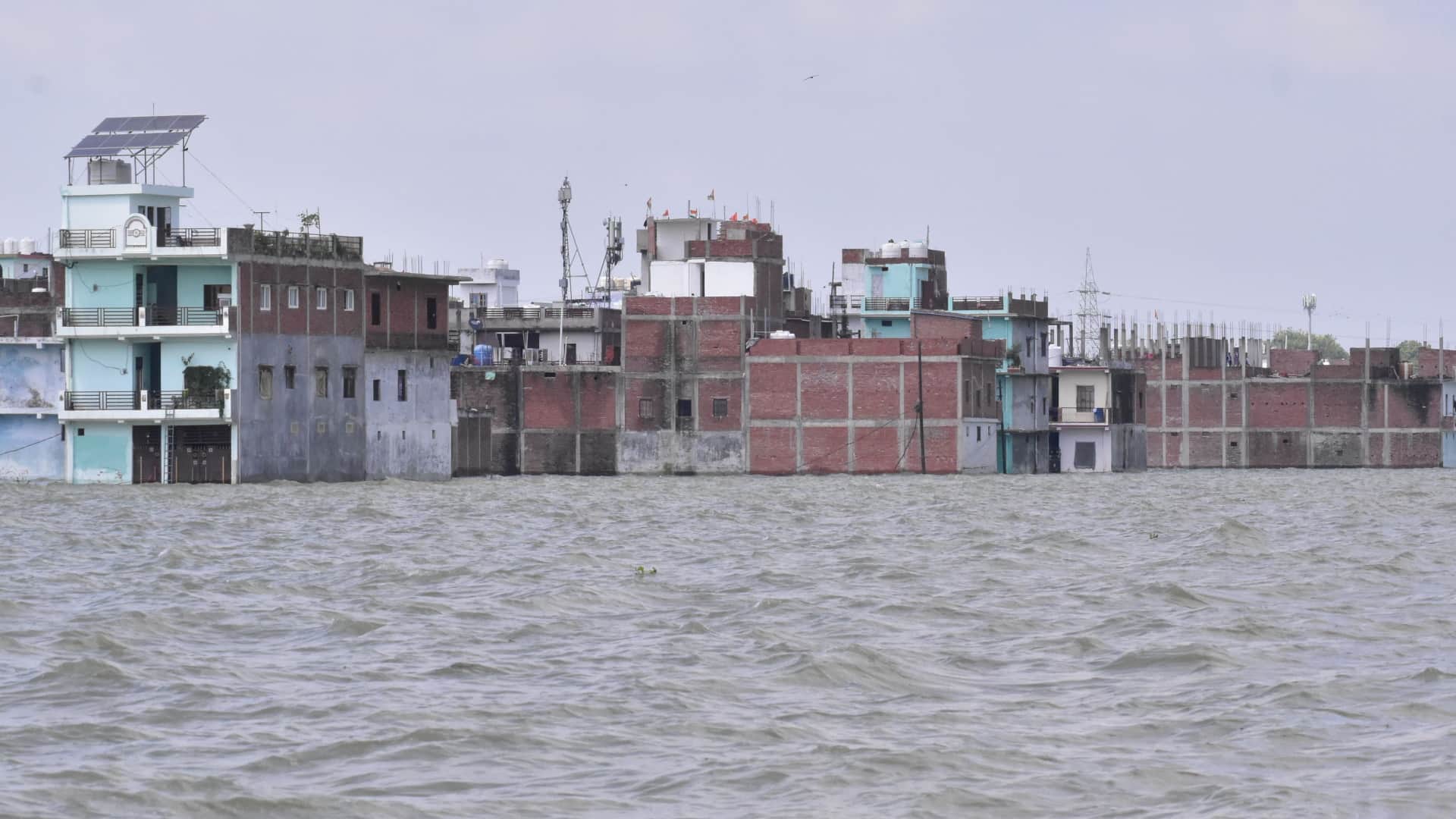 Prayagraj Flood Update Water level of Ganga and Yamuna started decreasing, speed of rivers reduced as soon