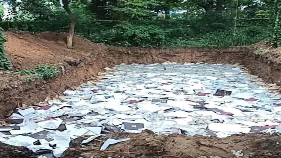 Preparations to bury Mahan Kosh in Punjabi University Patiala students protest