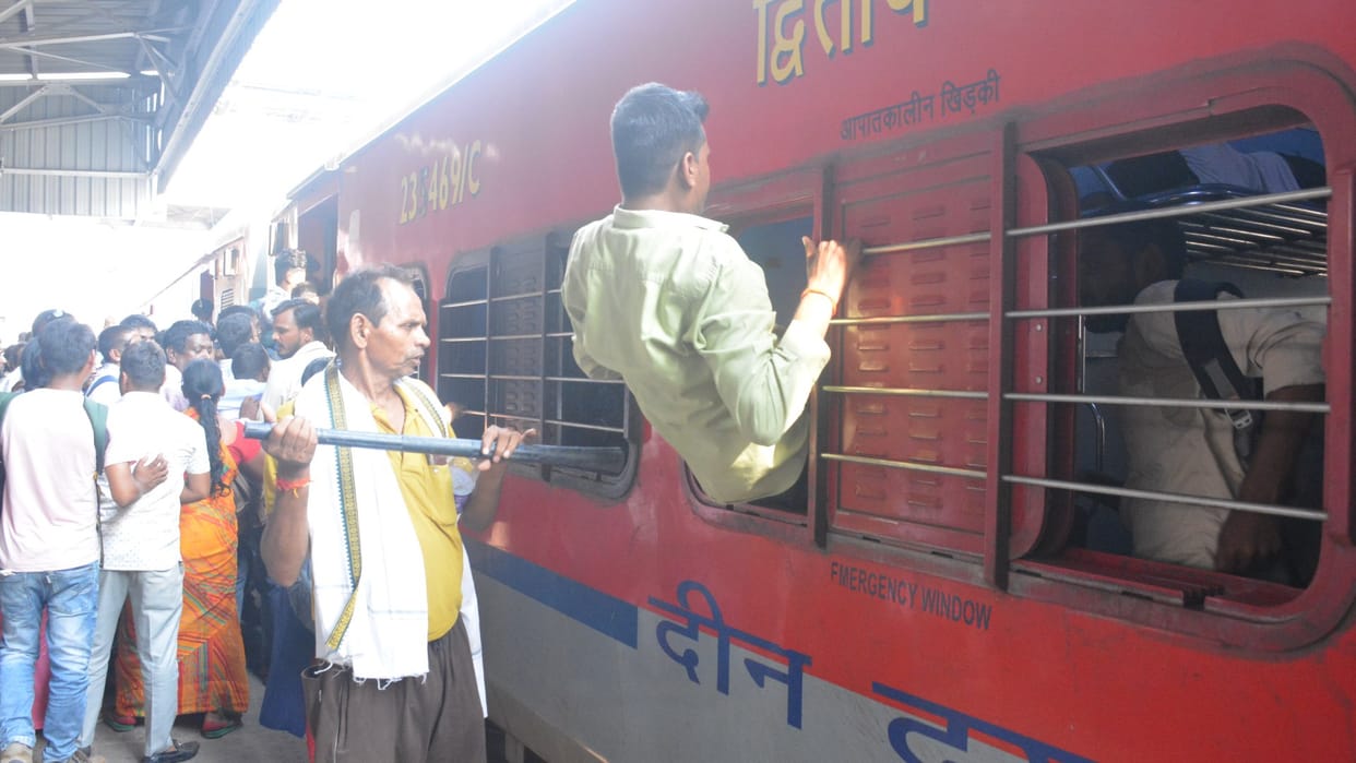 Indian Railway: If not Jammu, then Saharanpur or Ambala, trains to Jammu remained cancelled on the second day