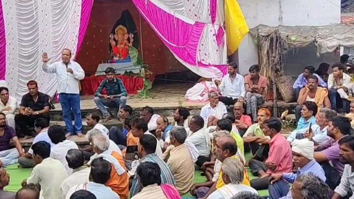 Lalitpur: Villagers are becoming aware about liquor ban, took oath considering Ganapati seated in the pandal a