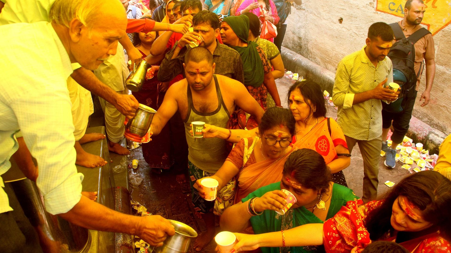 Lolark Kund After waiting for 36 hours three dips were taken in two minutes four lakh devotees reached Kashi