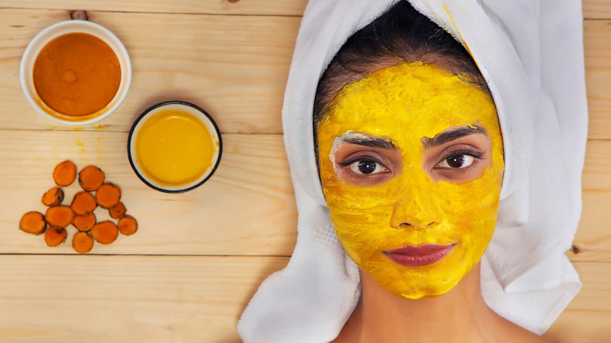 turmeric for skin can we apply kitchen turmeric on face in hindi