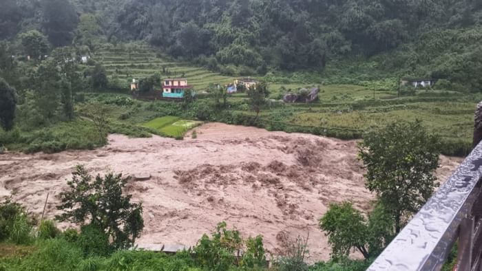 Cloud burst in Tehri Genwali Village debris stoppage of flow of Bhagirathi lake formed temples buried