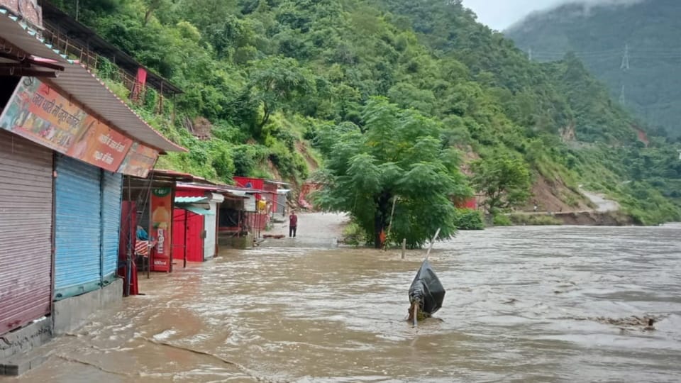 Uttarakhand Cloudburst Live Updates Heavy Rainfall Flood Landslide Situation Rescue Operations news in Hindi