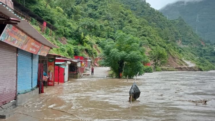 Uttarakhand Cloudburst Live: रुद्रप्रयाग-चमोली-टिहरी में फटा बादल, देवाल में एक शव बरामद, दो की मौत, कई लापता