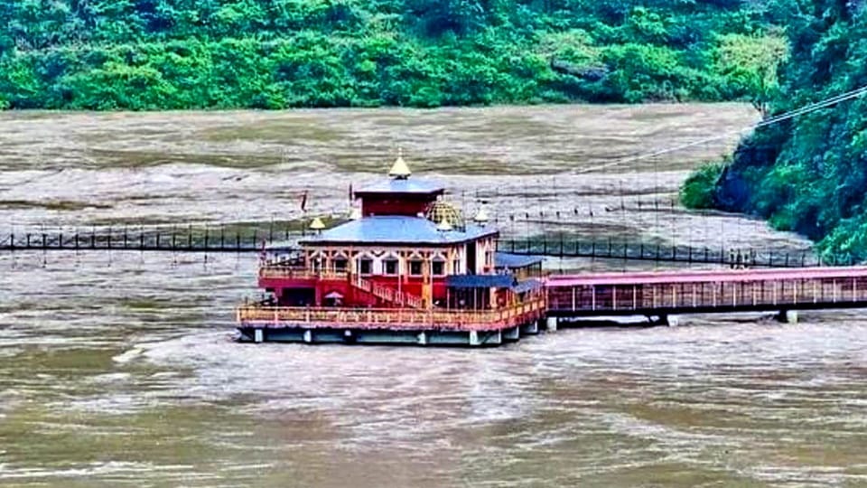 Uttarakhand Rainfall Alaknanda Ganga flowing furiously Dhari Devi temple closed, Badrinath highway submerged