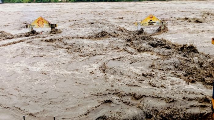Uttarakhand Rainfall Alaknanda Ganga flowing furiously Dhari Devi temple closed, Badrinath highway submerged