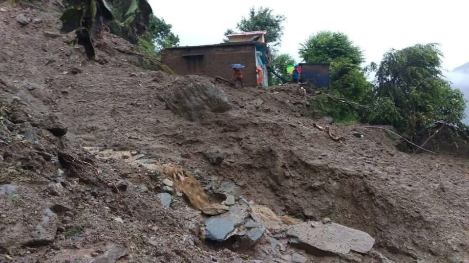 Extreme rainfall in Rudraprayag Chenagad destroyed by landslide shops and houses razed eight people Missing