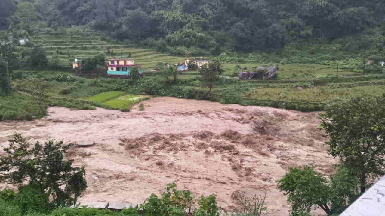 Cloudburst in Uttarakhand Chamoli Rudraprayag Tehri people missing cattle buried in debris Watch Photos