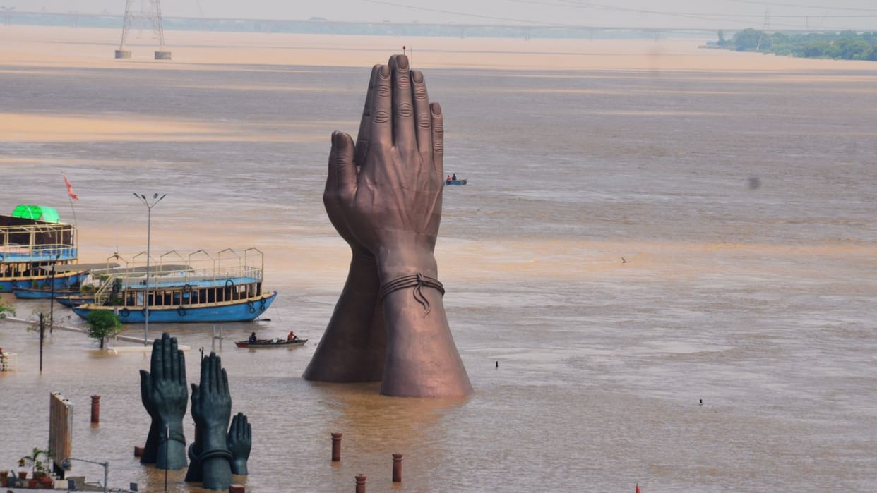 Flood in Varanasi Next seven days are worrying Ganga water may reach above 72 meters