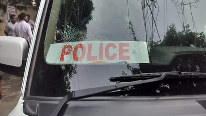 UP: Lawyers beat up Haryana police in Meerut court, ran to save their lives, even broke the car