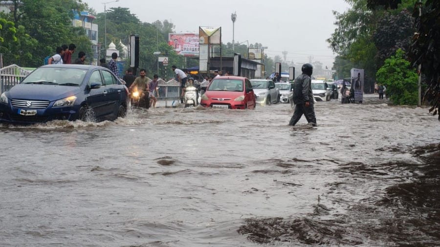 indore news yashwant sagar dam gate opened after heavy rain, alert issued