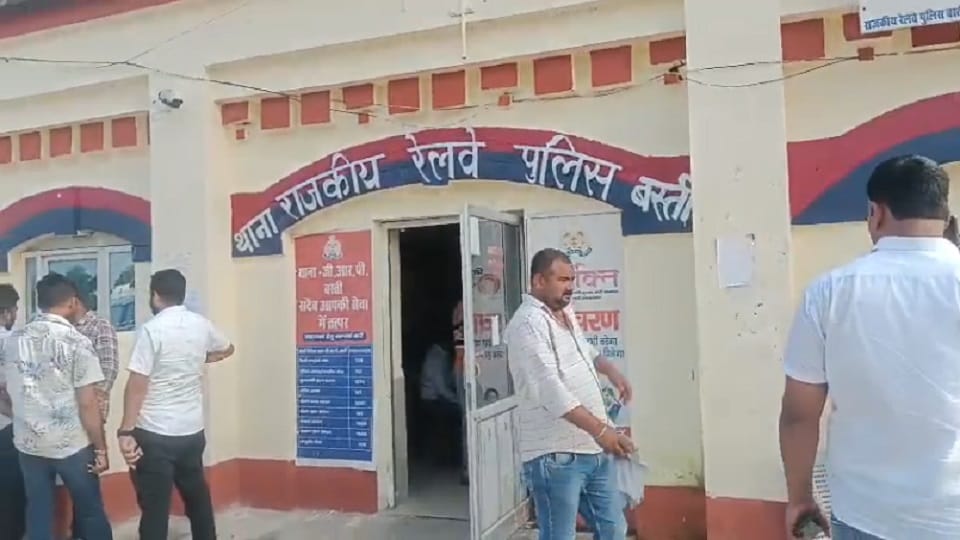 Amrapali Express train searched in Basti on suspicion of terrorist