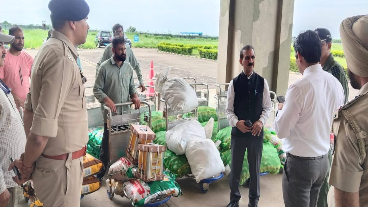 cm sukhvinder Sukhu took information about the relief work going on in the flood affected areas