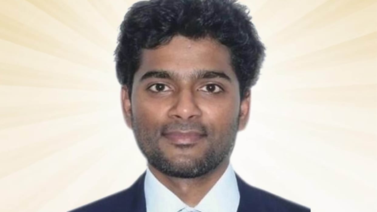 39 year old cardiac surgeon got heart attack, while knowing the health of patients his heartbeat stopped