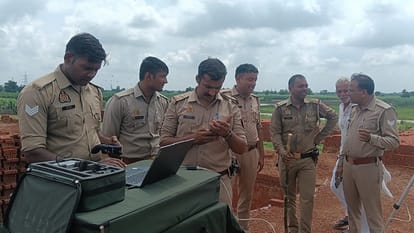 Meerut: Terror of naked youth in the forest of Bharala village, woman on duty dragged into the field