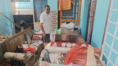 Tawi's flood destroyed houses and shops, houses buried in rubble, people trapped in water suffocation