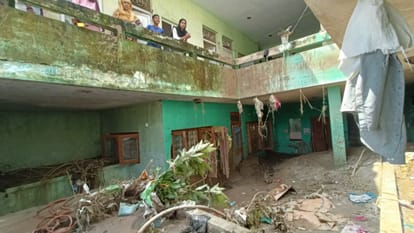 Tawi's flood destroyed houses and shops, houses buried in rubble, people trapped in water suffocation