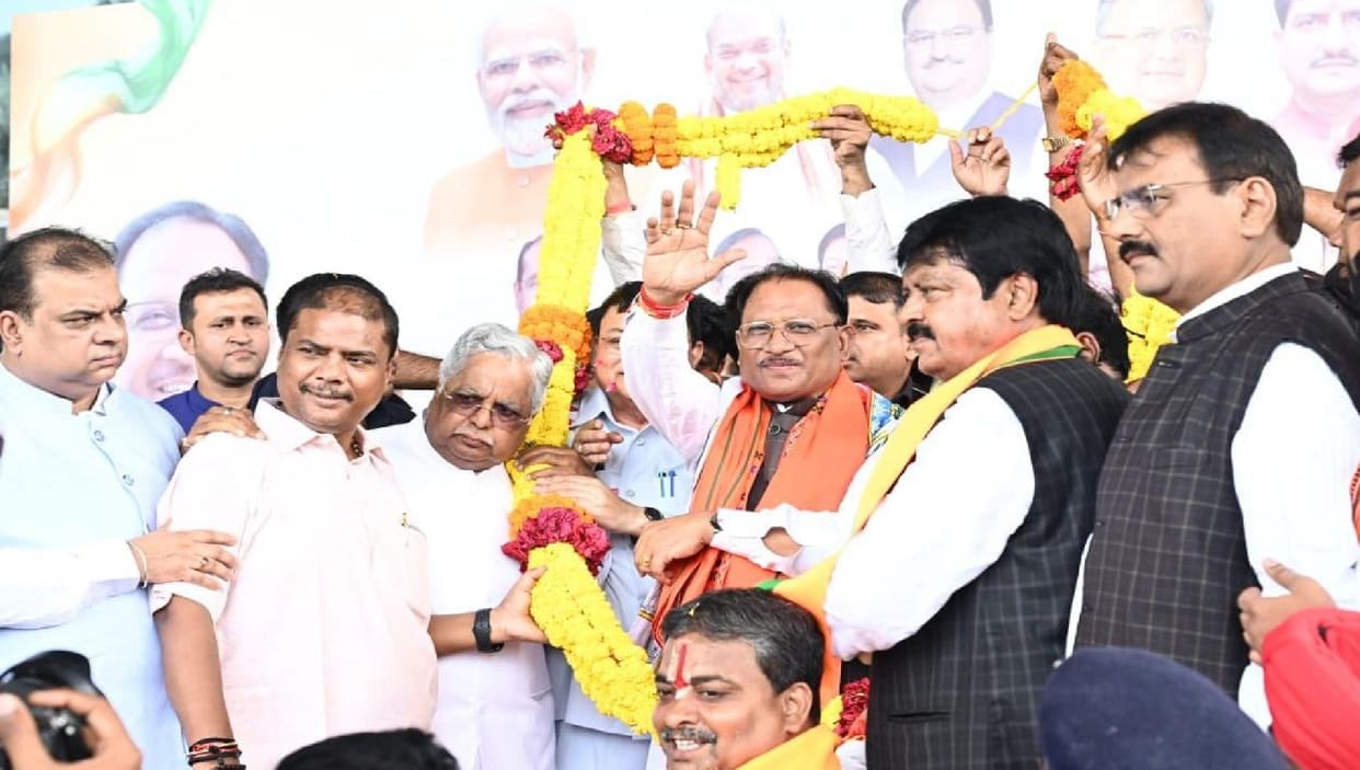 CM Sai returned from a successful foreign tour of Japan and South Korea, received a grand welcome at airport