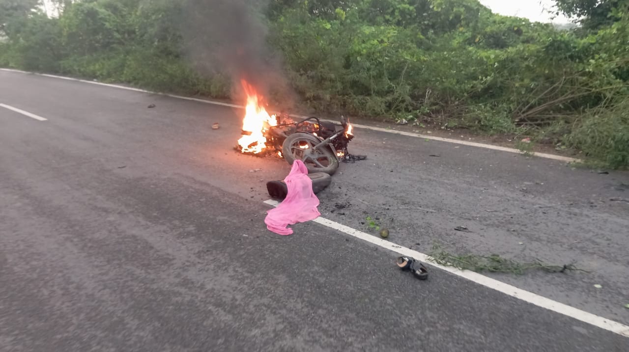 Bike and eco car collide in Agra biker dies and another injured